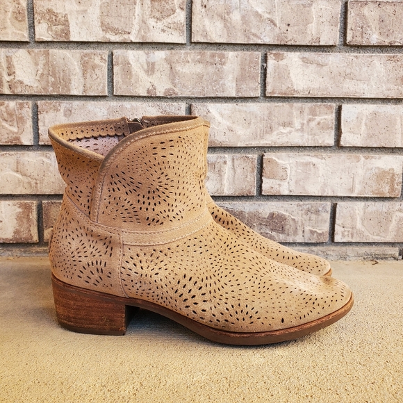 UGG Darling Seaweed perforated suede ankle women's boots 1007142 - Picture 6 of 16